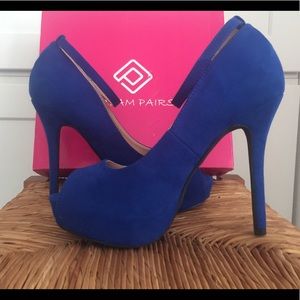 BEAUTIFUL BRAND NEW PUMPS